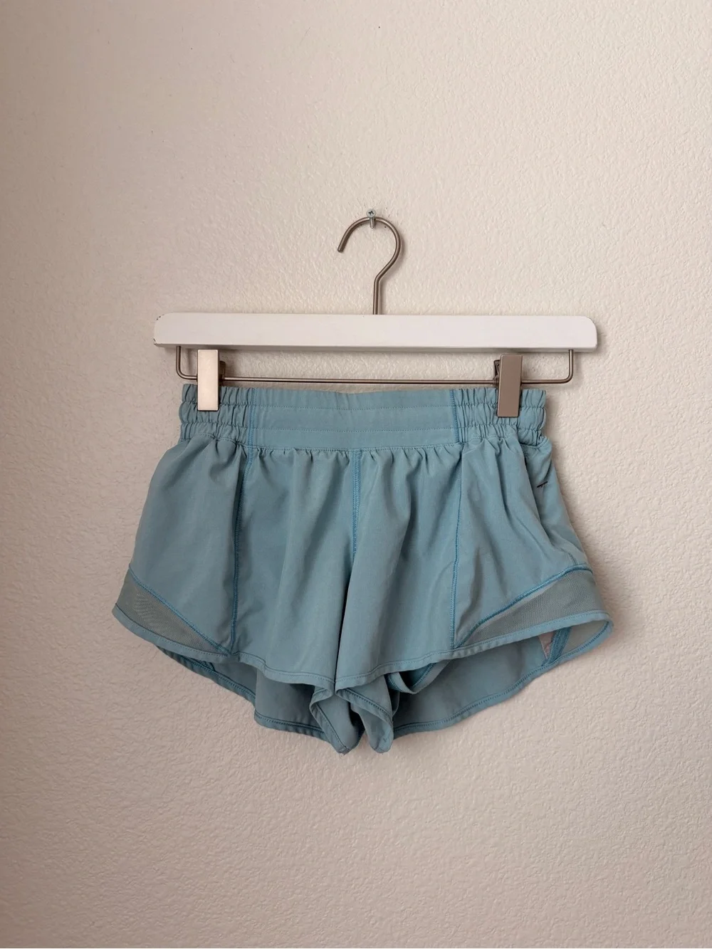 Lululemon hotty hot shorts regular 2.5” blue
